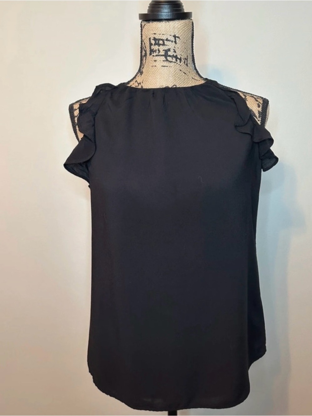 Old Navy Ruffle Shoulder Tank Top Black Sleeveless Women's
Small